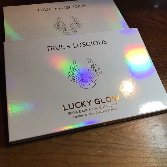 True & luscious bronzer and highlighter palette - Picture 4 of 5